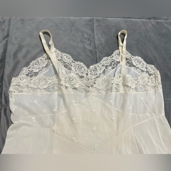 Vintage Sears Nylon Cream Slip Size “40 Average” Bust - Picture 5 of 8